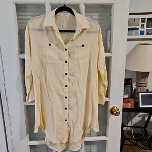 ❤️Cream Button-Up Oversized Shirt. Sz Medium. EUC